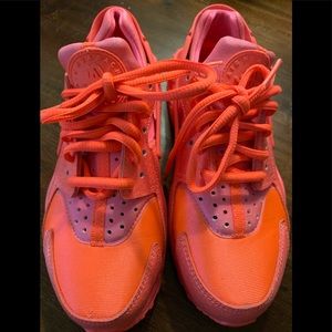 Huaraches the color is described Hot Lava